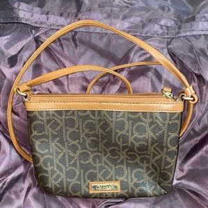 Crossbody purse